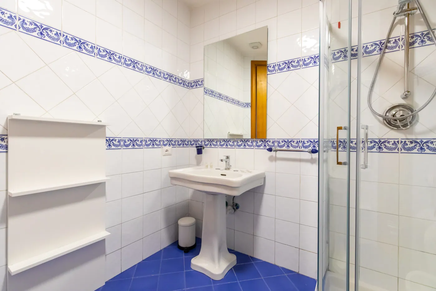 Le Dome 35 — Bagno con doccia