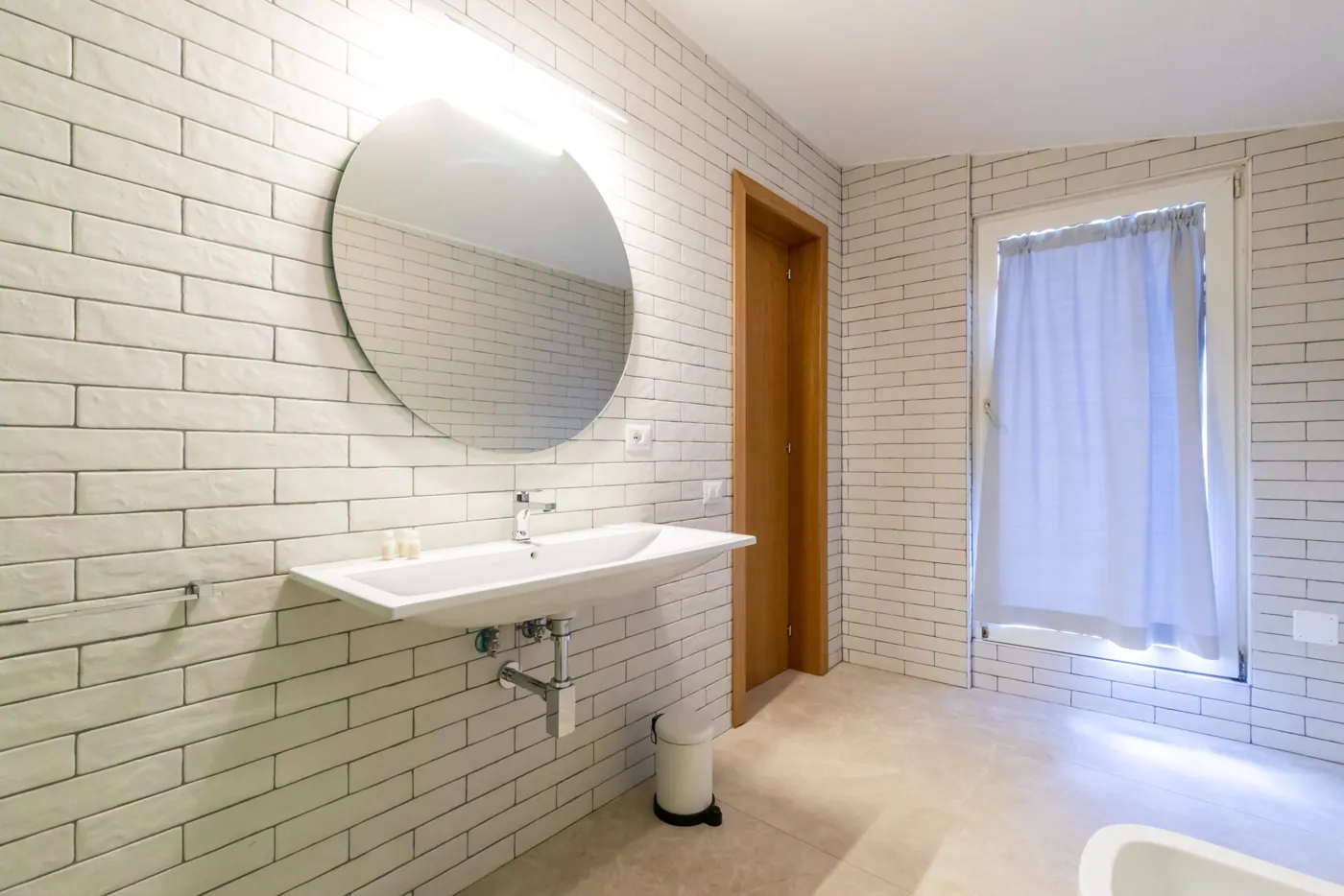 Le Dome 35 — Bagno luminoso