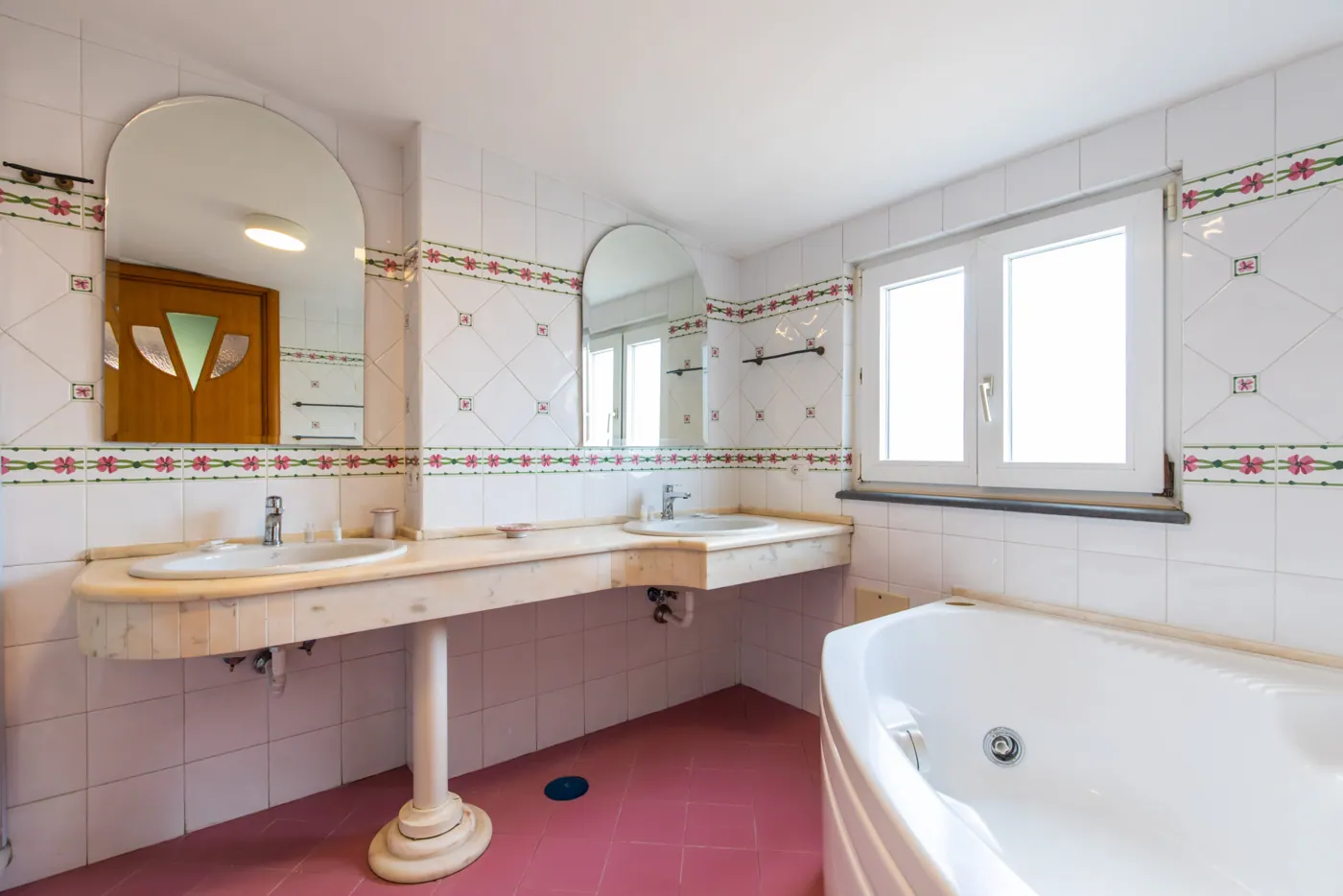 Le Dome 35 — Bagno con vasca