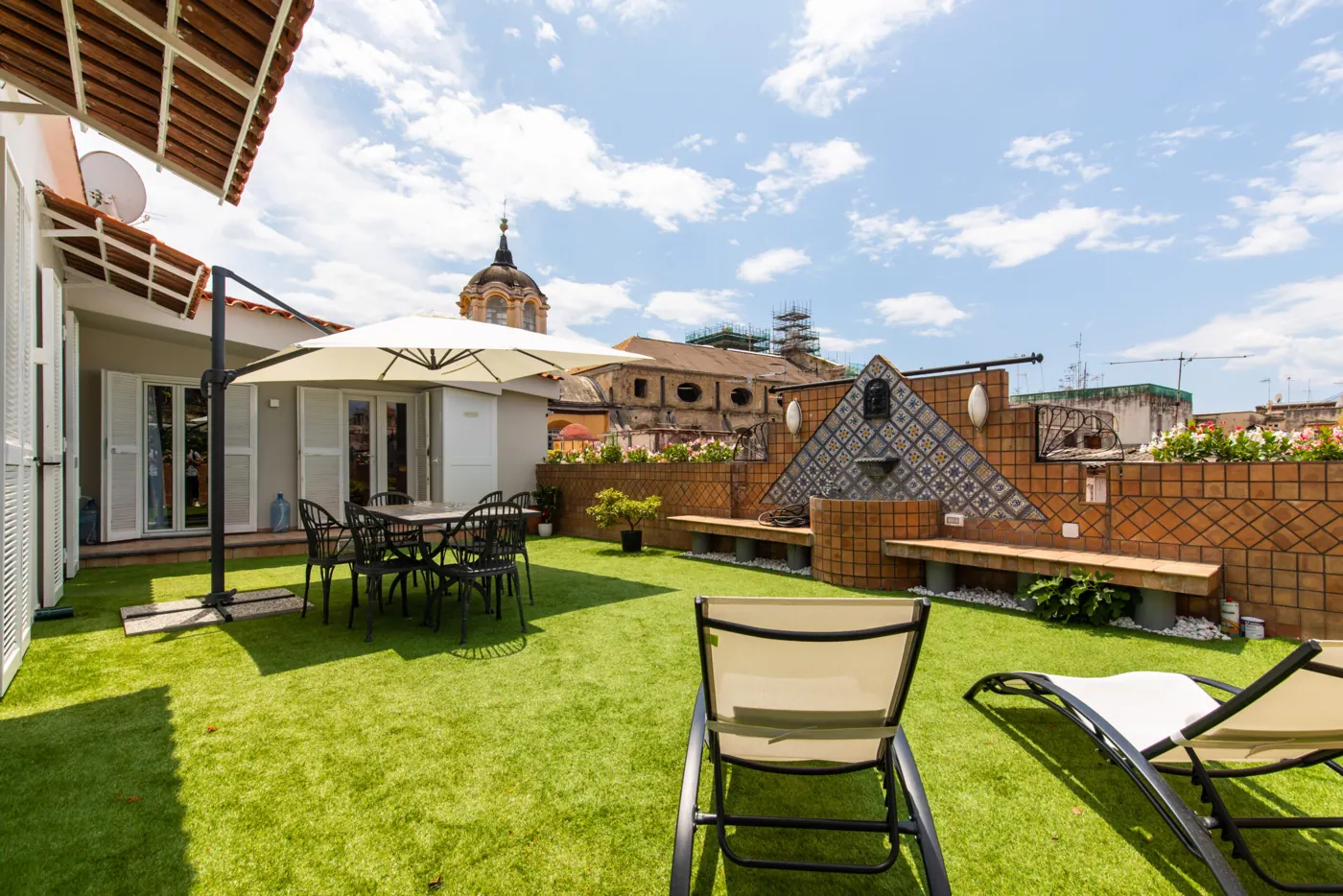 Le Dome 35 — Terrazzo e vista sulla città